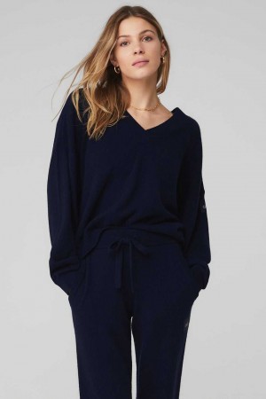 Alo Yoga USA Cashmere Jet Set V-Neck Pullover Navy | 8572904-VL