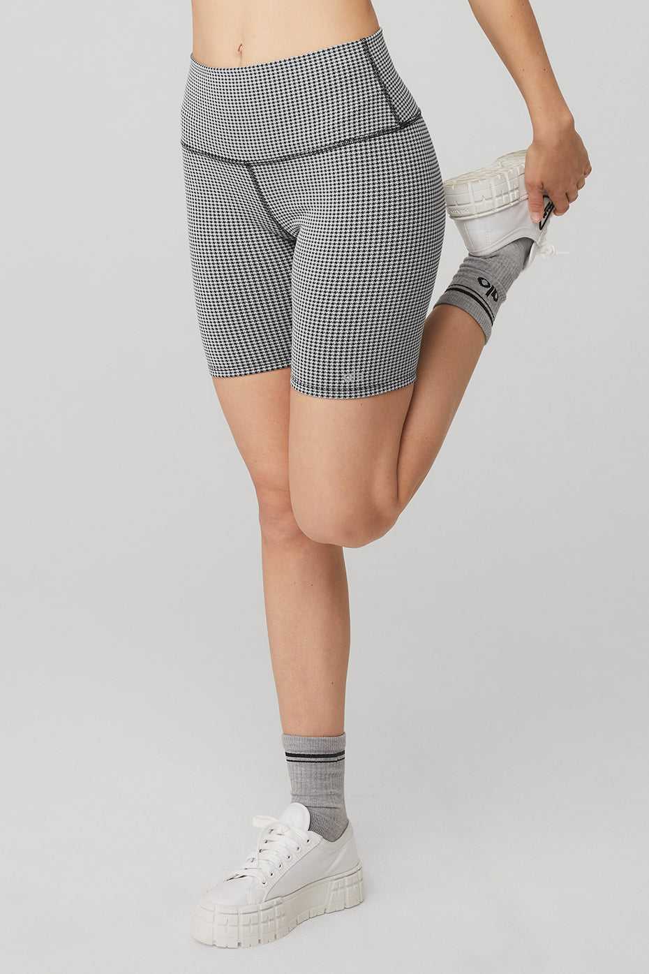 Alo Yoga USA 7'' High-Waist Micro Houndstooth Biker White/Black | 5082631-ID