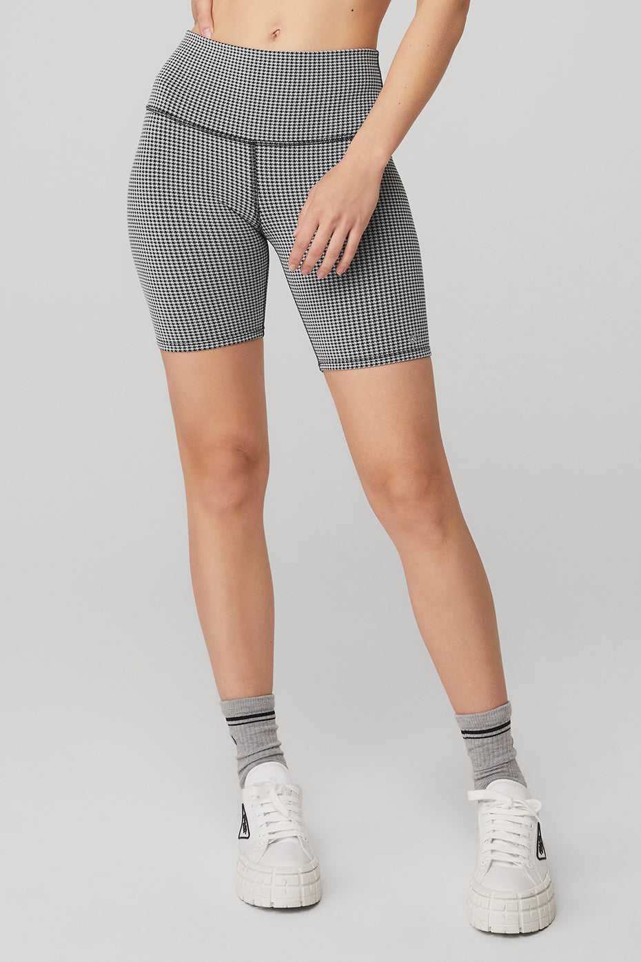 Alo Yoga USA 7\'\' High-Waist Micro Houndstooth Biker White/Black | 5082631-ID