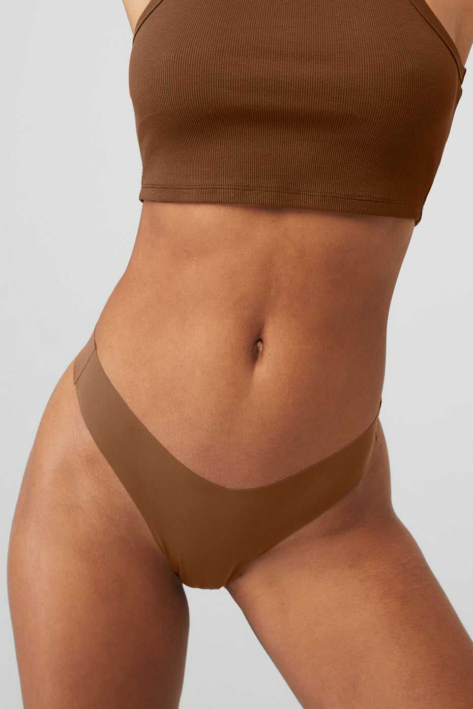 Alo Yoga USA Airbrush Invisible Thong Cinnamon Brown | 7158420-YE