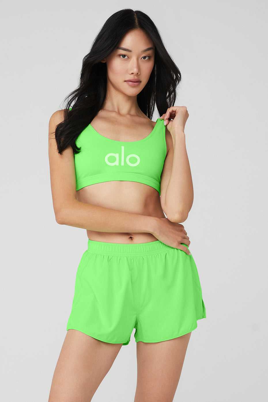 Alo Yoga USA Ambient Logo Green Glow | 0953681-GE