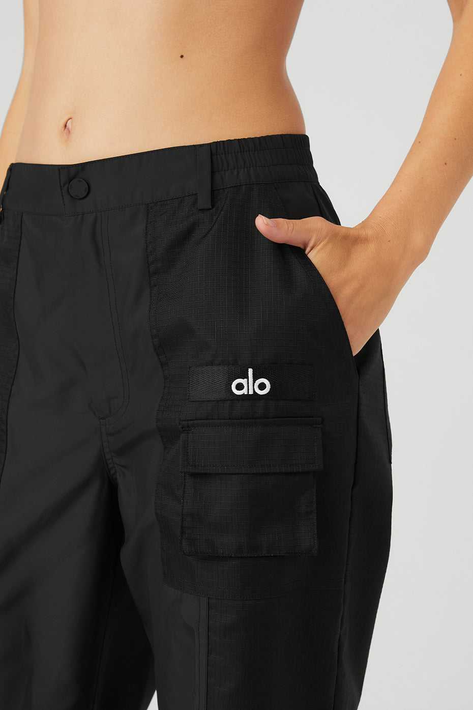 Alo Yoga USA Blaze Black | 4295037-OW