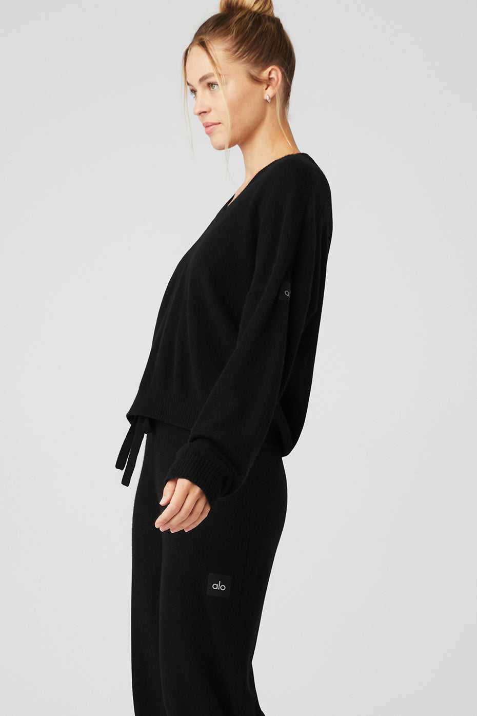 Alo Yoga USA Cashmere Jet Set V-Neck Pullover Black | 0643279-JT