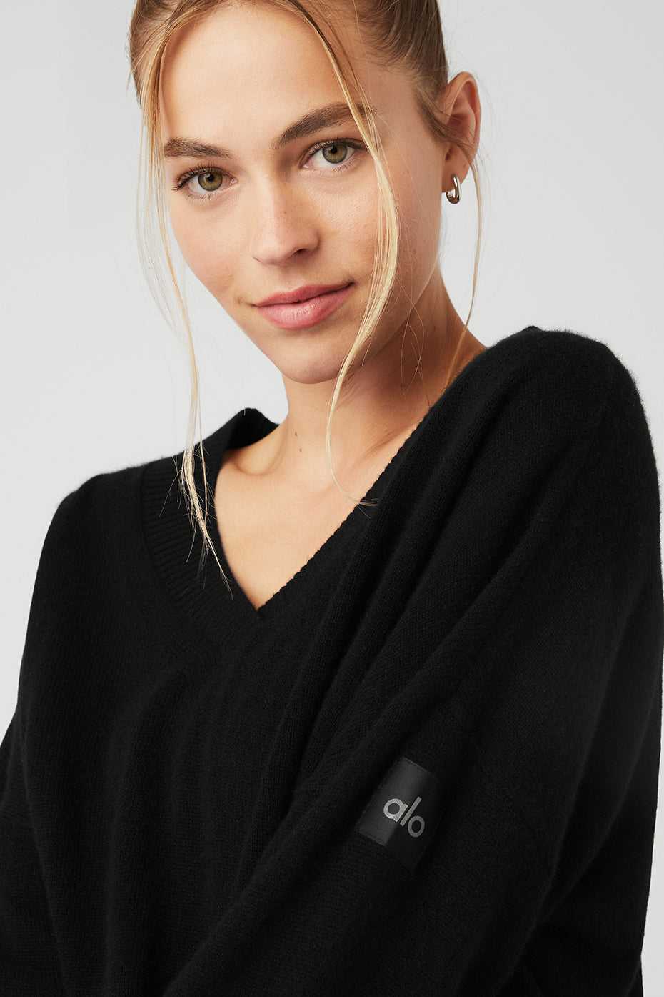 Alo Yoga USA Cashmere Jet Set V-Neck Pullover Black | 0643279-JT