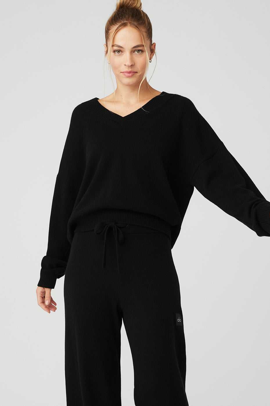 Alo Yoga USA Cashmere Jet Set V-Neck Pullover Black | 0643279-JT