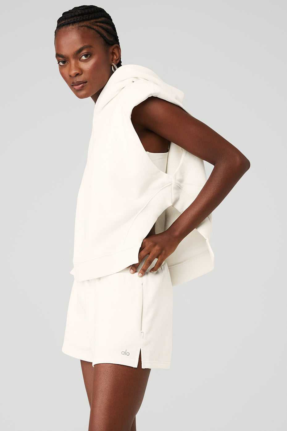 Alo Yoga USA Cropped Headliner Shoulder Pad Sleeveless Coverup Ivory | 2370956-XN