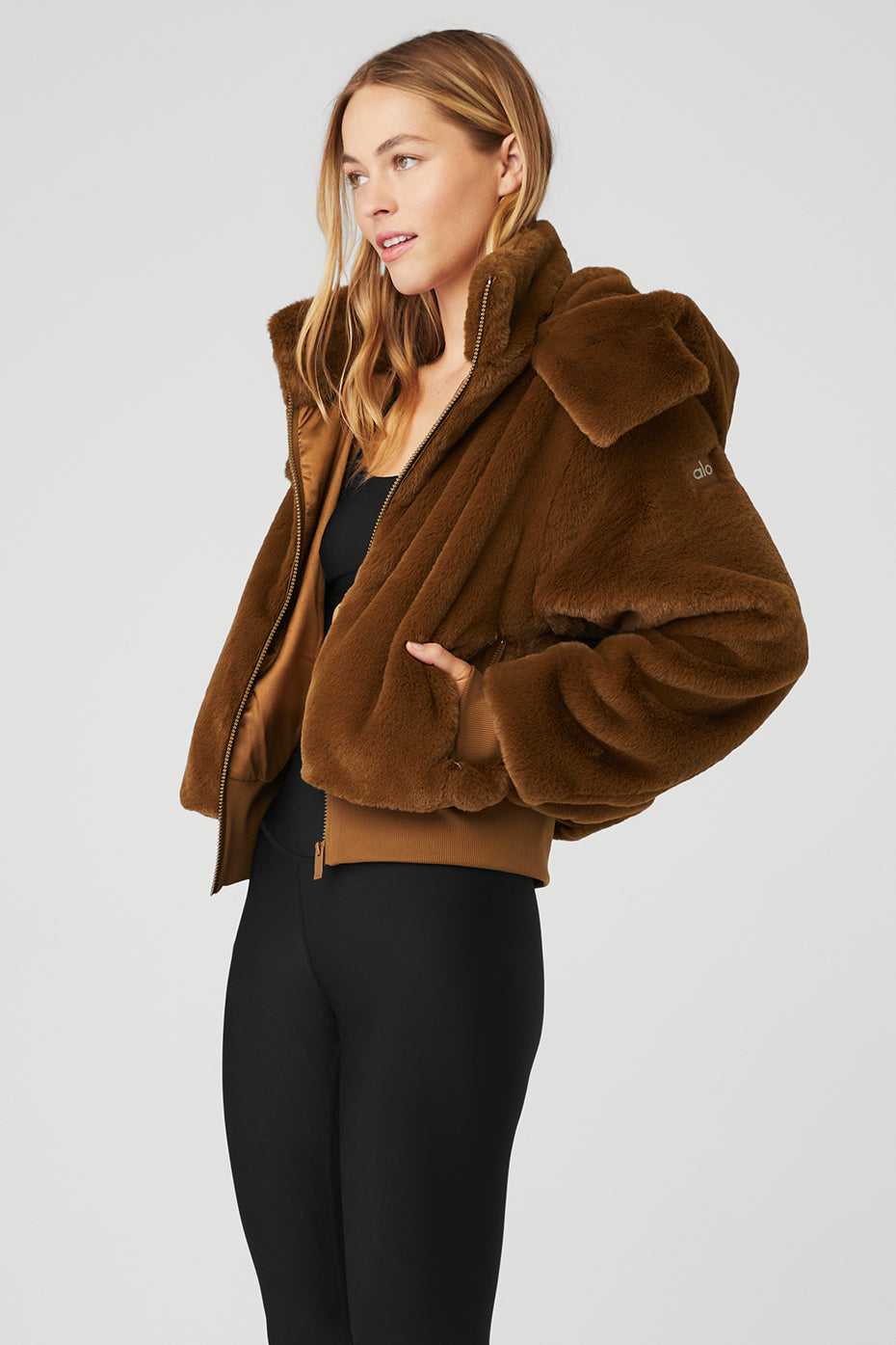 Alo Yoga USA Faux Fur Foxy Chocolate | 6245078-BM