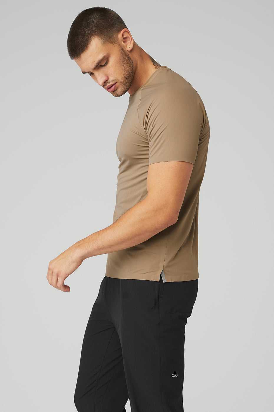 Alo Yoga USA Idol Performance Tee Gravel | 4825761-FR