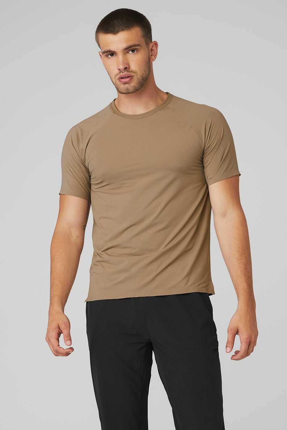 Alo Yoga USA Idol Performance Tee Gravel | 4825761-FR