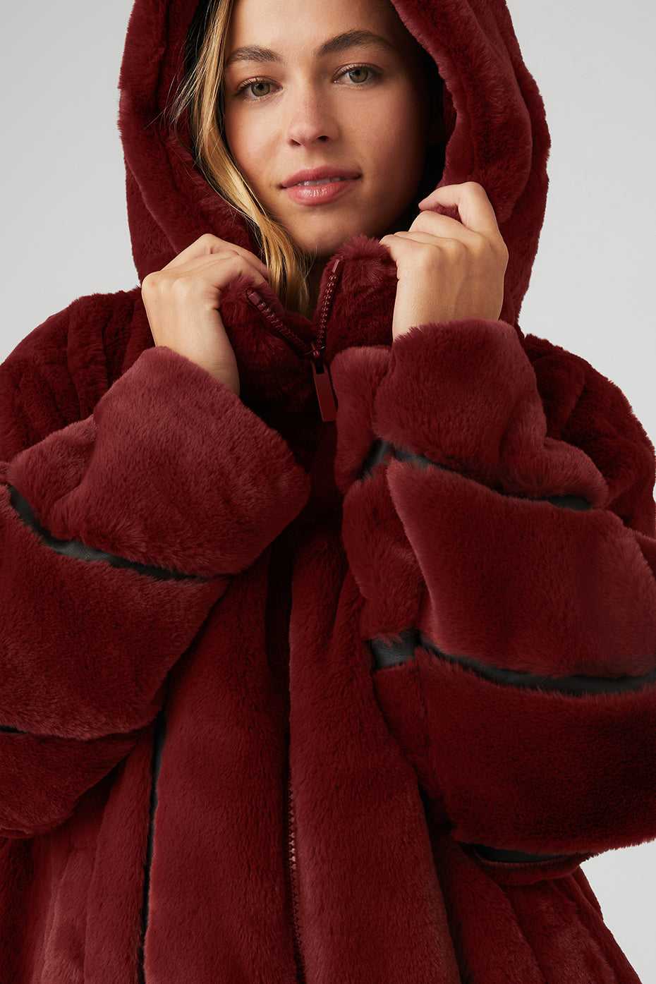 Alo Yoga USA Knock Out Faux Fur Cranberry | 1593627-YD