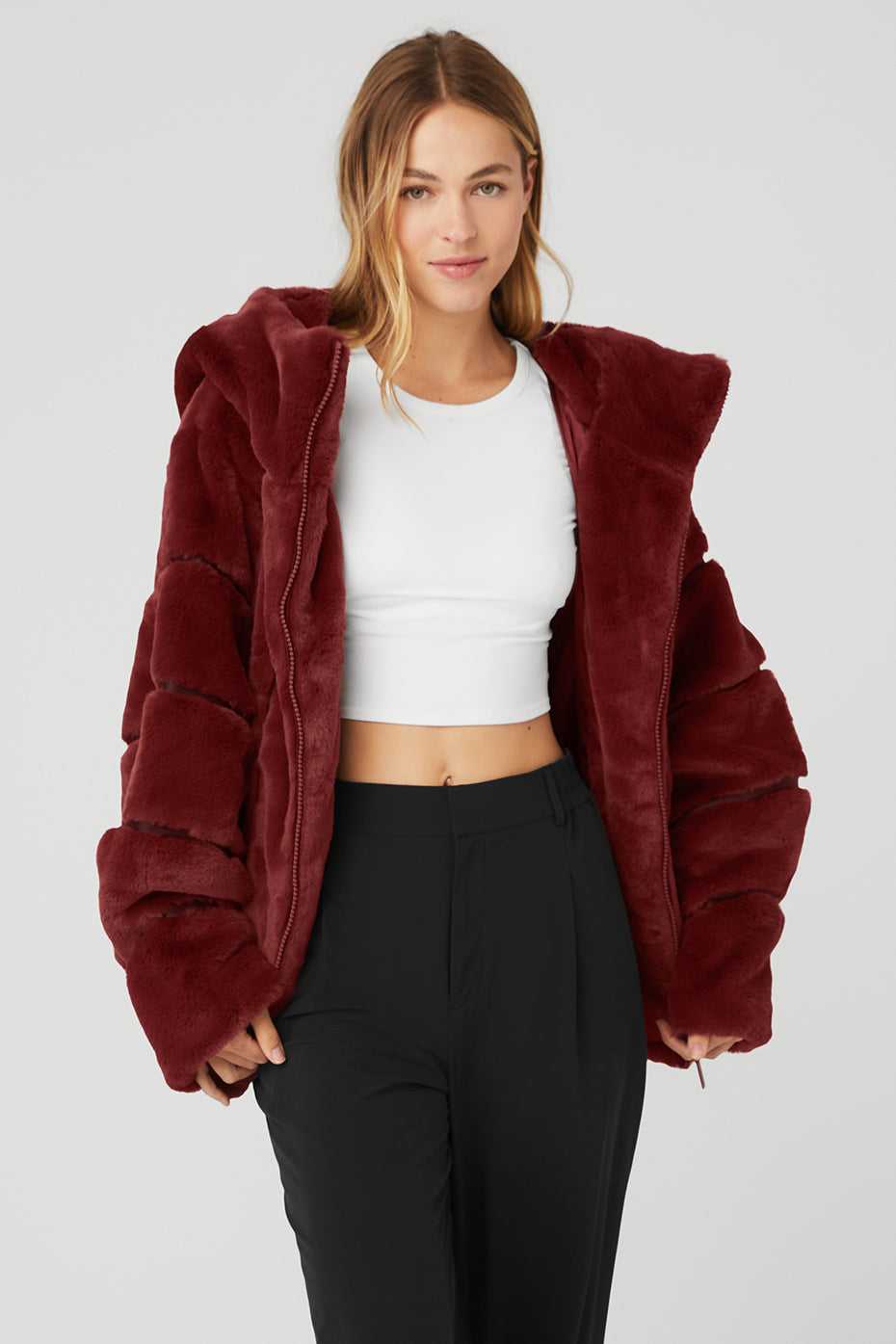 Alo Yoga USA Knock Out Faux Fur Cranberry | 1593627-YD