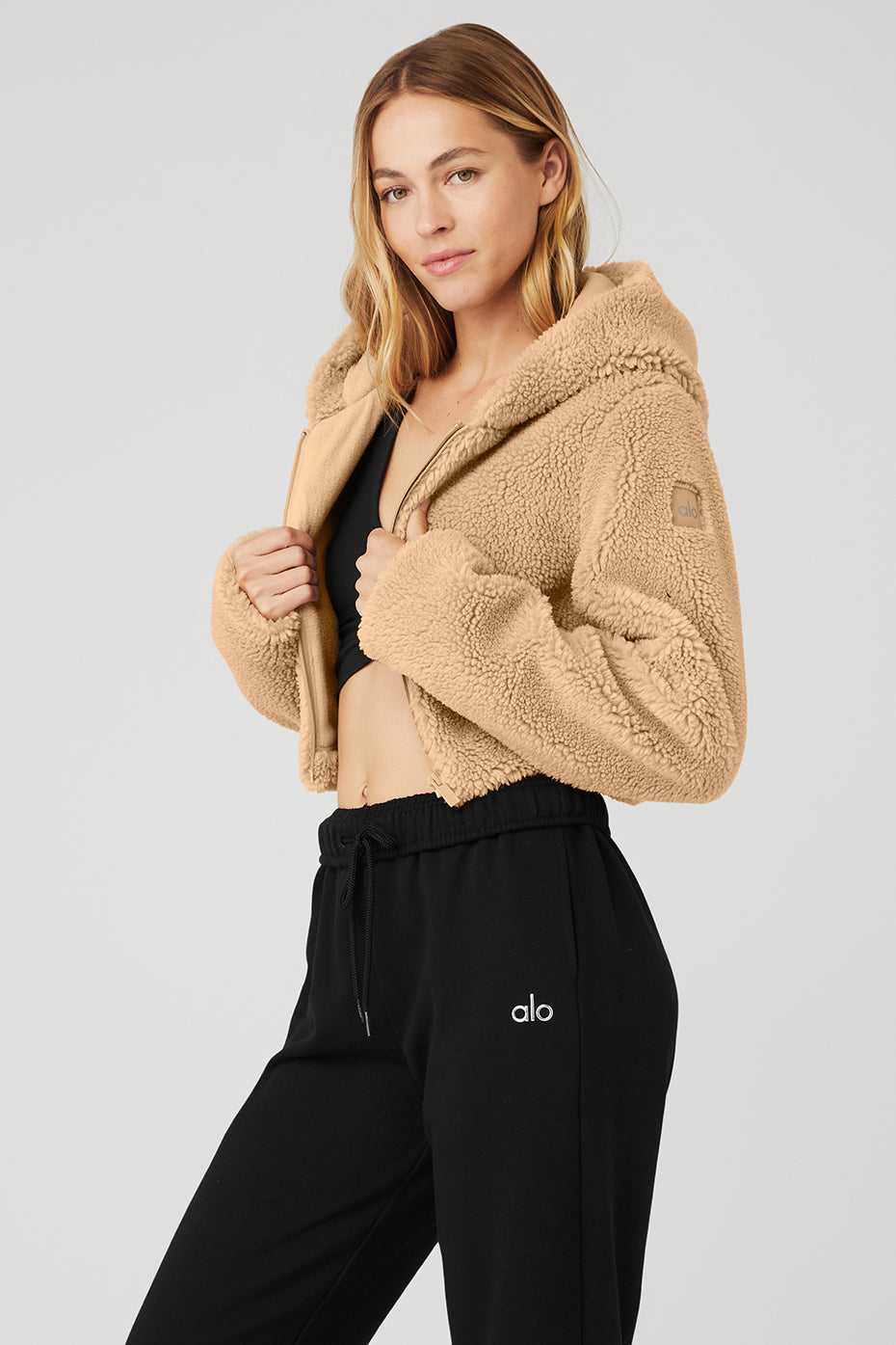 Alo Yoga USA LA Sherpa Camel | 3941562-AK