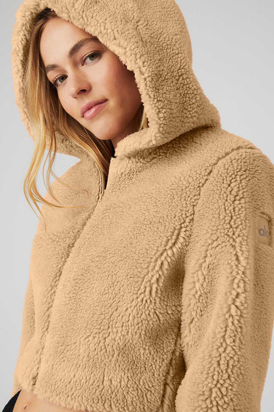 Alo Yoga USA LA Sherpa Camel | 3941562-AK