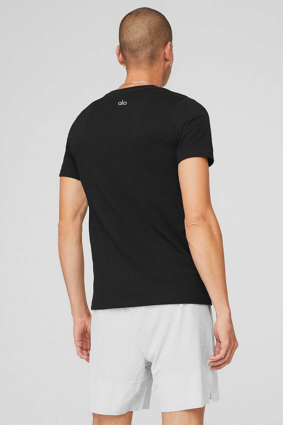 Alo Yoga USA The Triumph V-Neck Tee Black | 2348076-MH