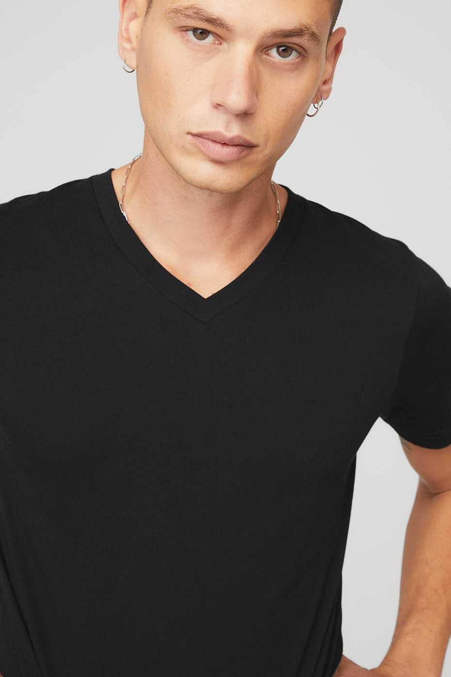 Alo Yoga USA The Triumph V-Neck Tee Black | 2348076-MH