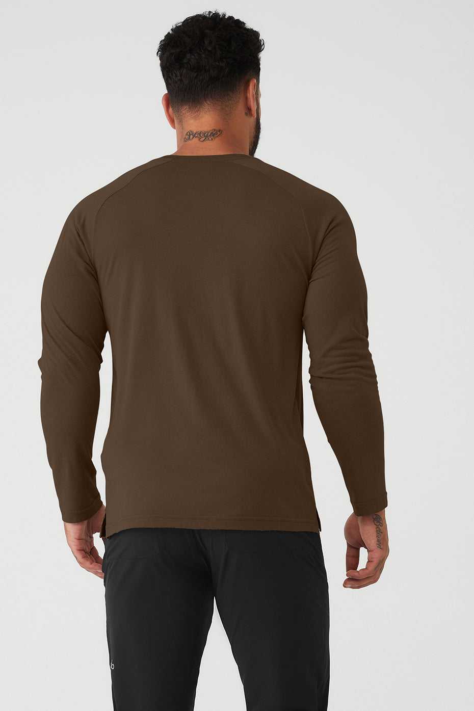 Alo Yoga USA Triumph Tee Espresso | 1054927-CT