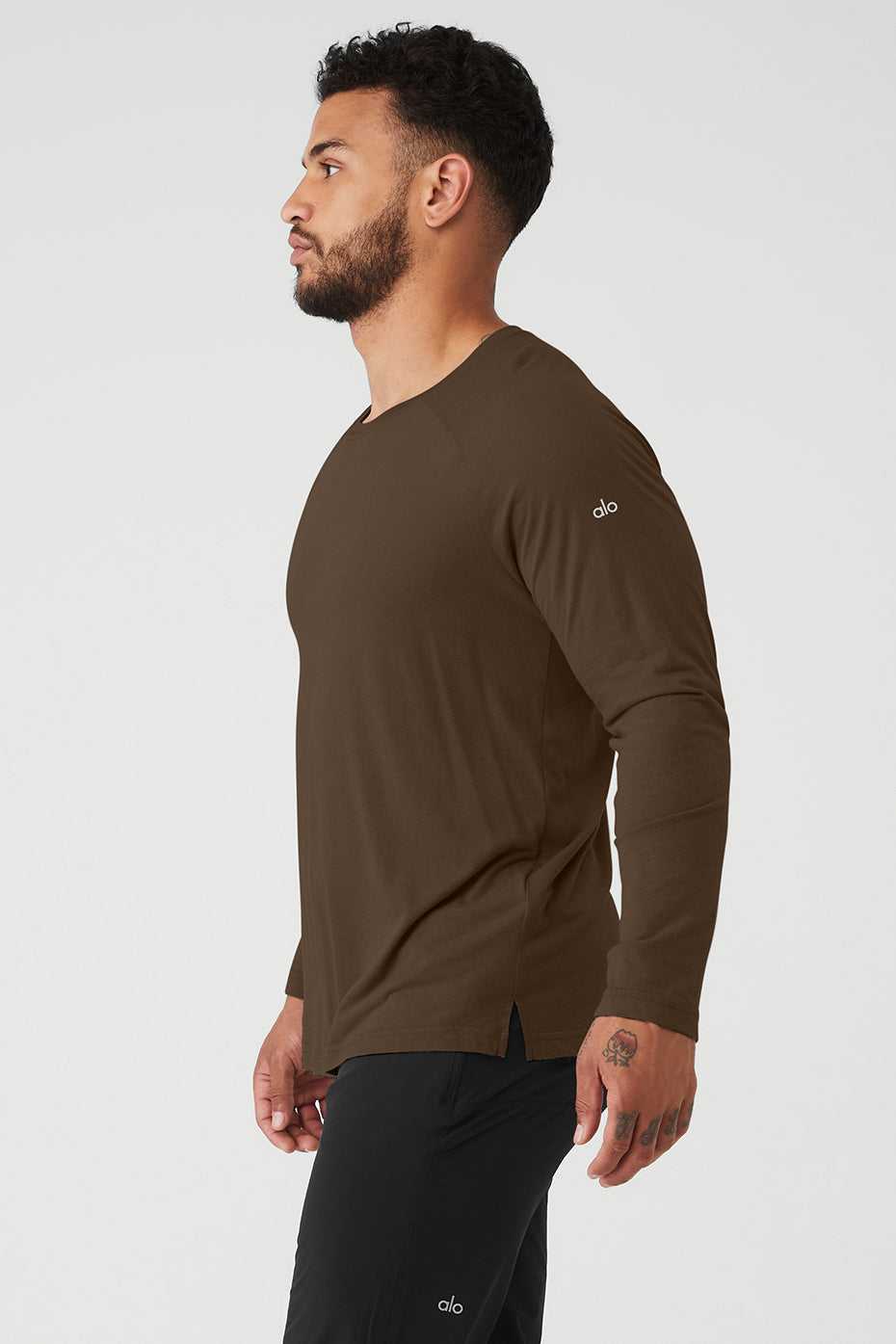 Alo Yoga USA Triumph Tee Espresso | 1054927-CT